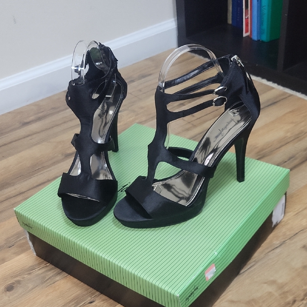 JACQUELINE FERRAR Shiny Black Fabric Upper Strappy Back Zip 4.5" Heel Sandal